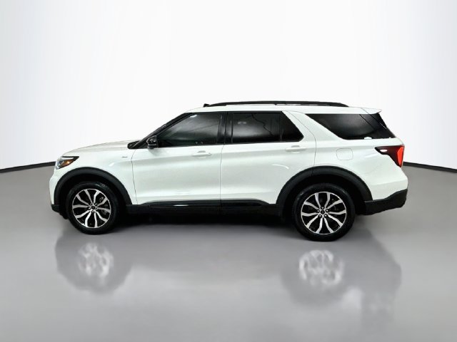 Used 2025 Ford Explorer ST-Line AWD/4WD image 4