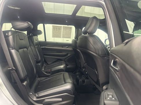 Used 2024 Jeep Grand Cherokee L Limited w/ Luxury Tech Group II AWD/4WD image 23