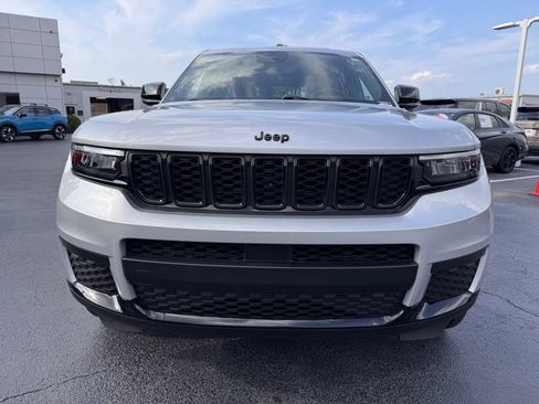 Used 2023 Jeep Grand Cherokee L Laredo AWD/4WD image 8