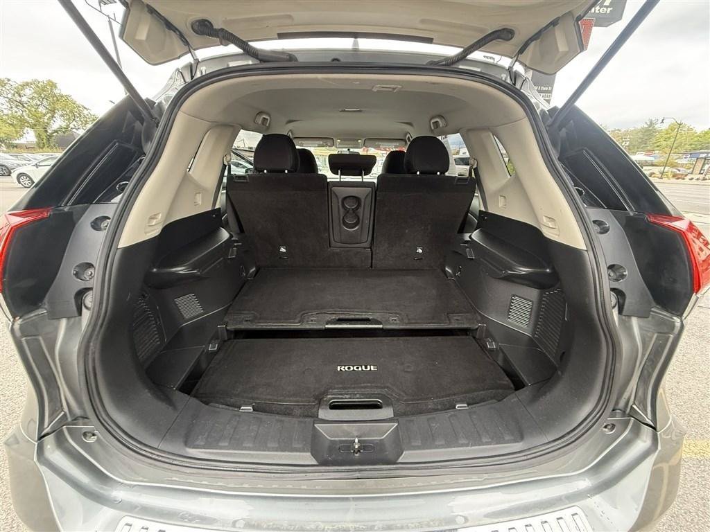Used 2017 Nissan Rogue SV AWD/4WD image 34