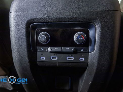 Used 2024 Chevrolet Suburban High Country w/ Advanced Technology Package image 31