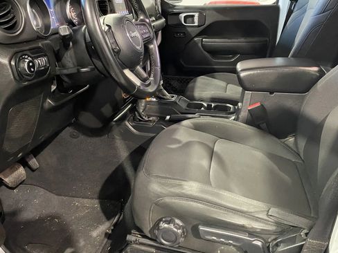 Used 2022 Jeep Gladiator Willys image 11