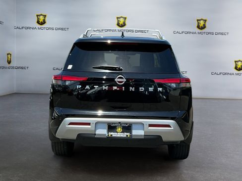 Used 2025 Nissan Pathfinder SL FWD image 6