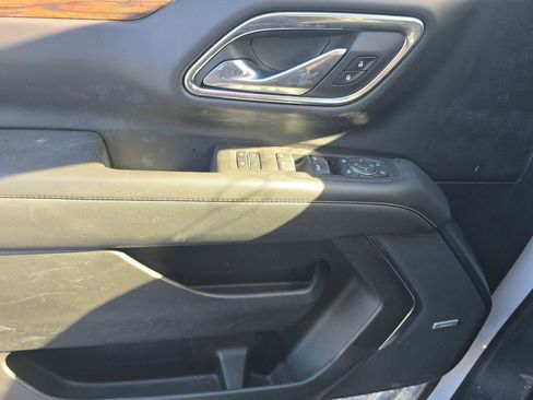 Used 2023 Chevrolet Suburban Premier image 27