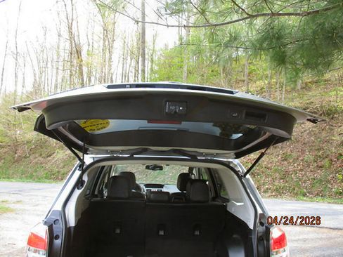 Used 2016 Subaru Forester 2.5i Limited AWD/4WD image 9