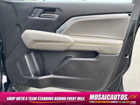 Used 2025 Chevrolet Colorado ZR2 w/ Technology Package AWD/4WD image 9
