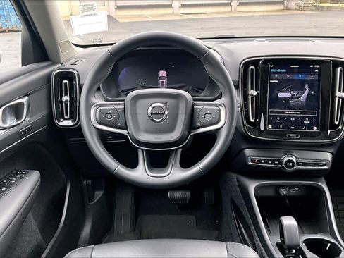 Used 2025 Volvo XC40 B5 Core w/ Protection Package Premier image 8