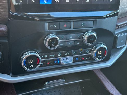 Used 2023 Ford Expedition Limited image 25