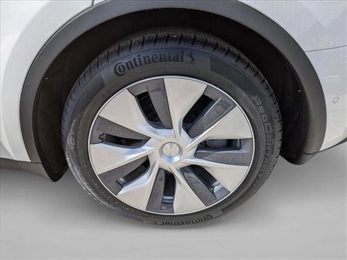 Used 2021 Tesla Model Y Long Range image 25