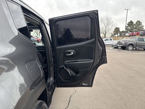 Used 2018 Jeep Renegade Altitude image 24