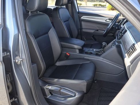Certified 2023 Volkswagen Atlas Cross Sport SE image 18