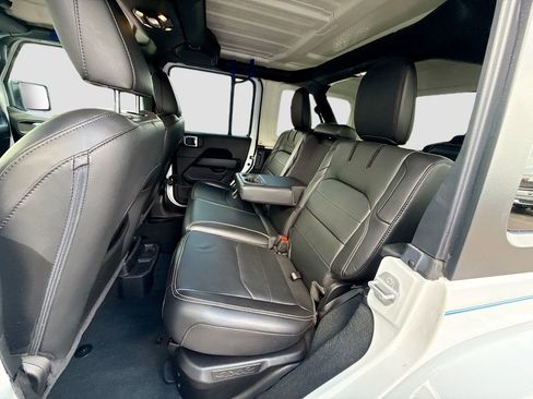 Used 2023 Jeep Wrangler Unlimited Sahara w/ Cold Weather Group AWD/4WD image 27