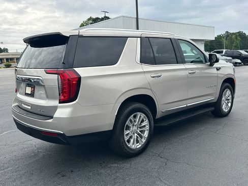 Used 2024 GMC Yukon SLT w/ SLT Luxury Package RWD image 6