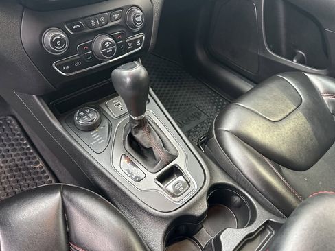 Used 2021 Jeep Cherokee Trailhawk image 18