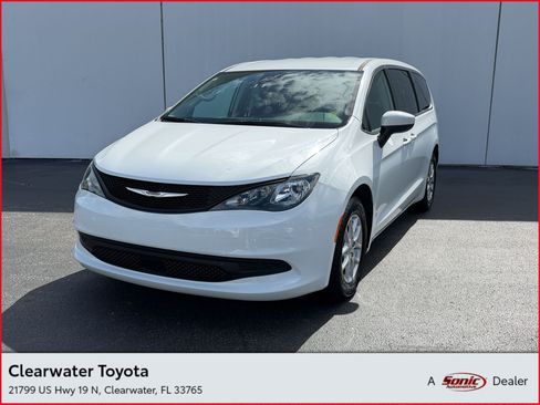 Used 2023 Chrysler Voyager LX FWD image 1