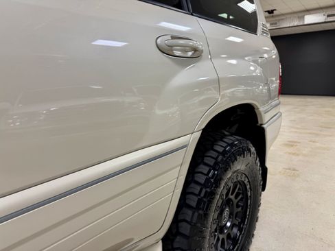 Used 2005 Lexus LX 470 4WD image 16