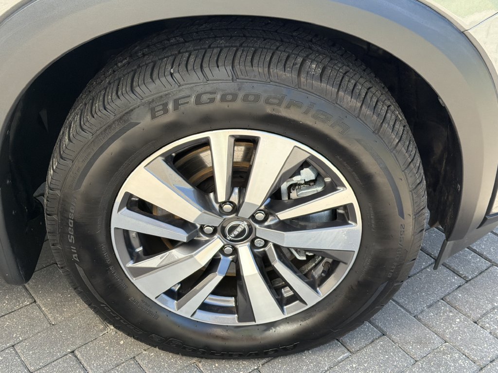 Used 2023 Nissan Pathfinder SL w/ Lighting Package (N92) AWD/4WD image 10