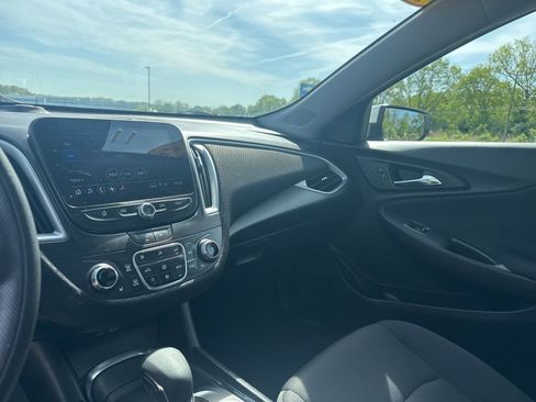 Used 2023 Chevrolet Malibu LT FWD image 25
