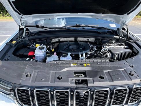 Used 2022 Jeep Grand Cherokee Summit AWD/4WD image 31
