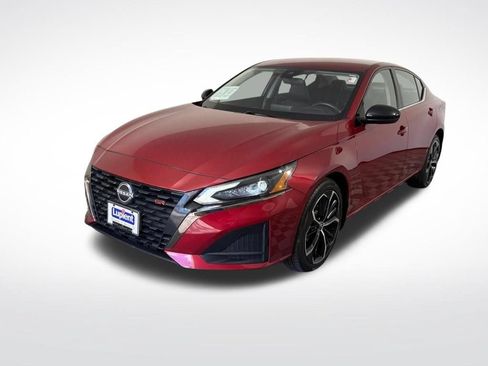 Used 2024 Nissan Altima 2.5 SR AWD/4WD image 11
