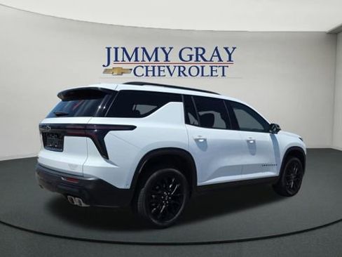 Used 2026 Chevrolet Traverse LT w/ Enhanced Driving Package FWD image 5