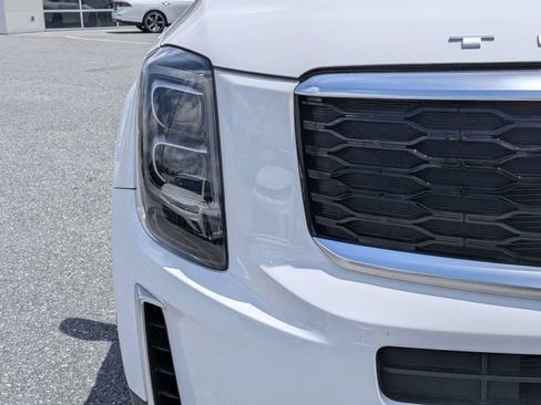 Used 2022 Kia Telluride SX w/ Towing Package FWD image 9