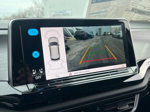 New 2026 Volkswagen Atlas Cross Sport SE image 23