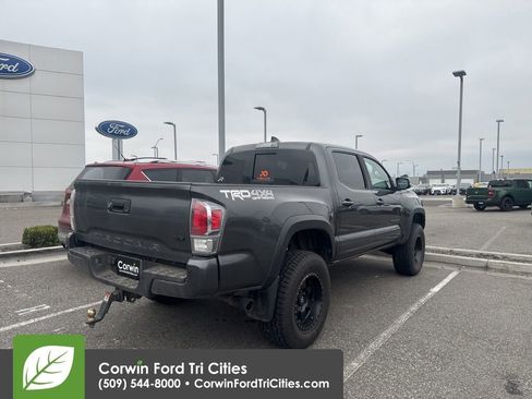 Used 2020 Toyota Tacoma TRD Off-Road w/ Technology Package image 6