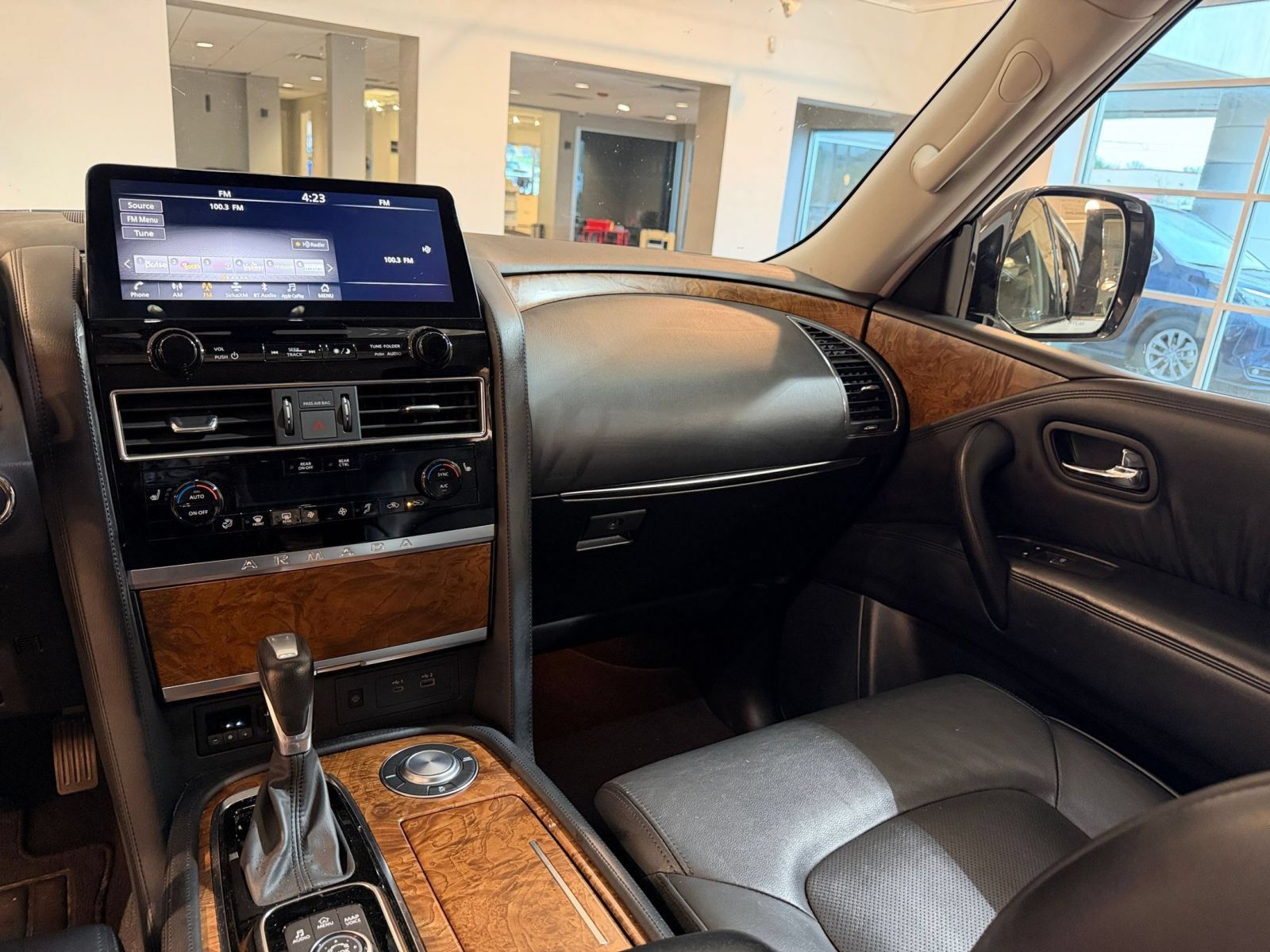 Used 2024 Nissan Armada SL RWD image 37
