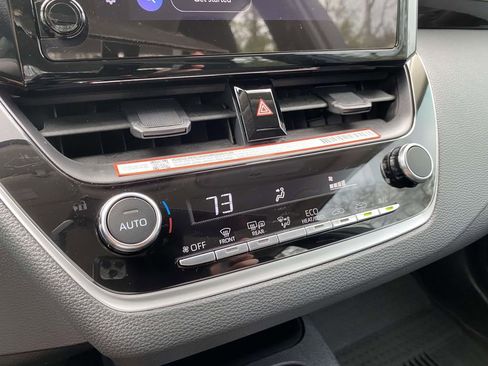 Used 2025 Toyota Corolla LE w/ Convenience Package image 20