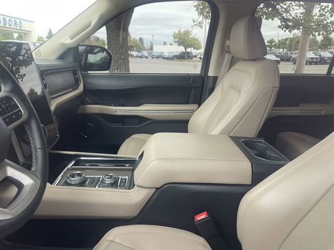Used 2024 Ford Expedition Limited AWD/4WD image 6