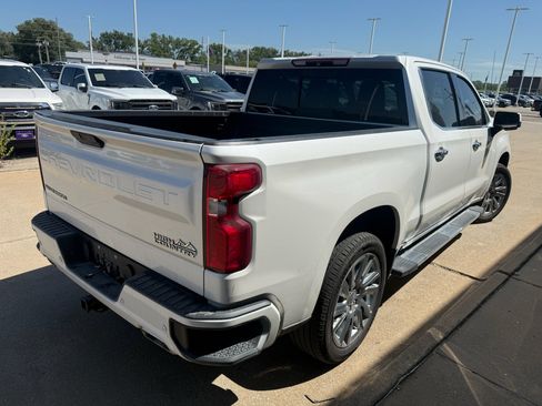 Used 2019 Chevrolet Silverado 1500 High Country w/ Technology Package AWD/4WD image 12