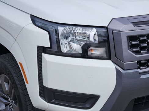 Used 2025 Nissan Frontier SV RWD image 10