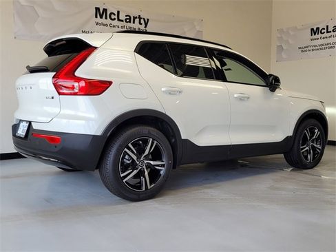 New 2026 Volvo XC40 B5 Core w/ Climate Package image 3