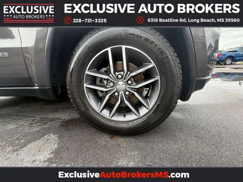 Used 2018 Jeep Grand Cherokee Laredo image 44