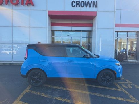 Used 2024 Kia Soul S image 2