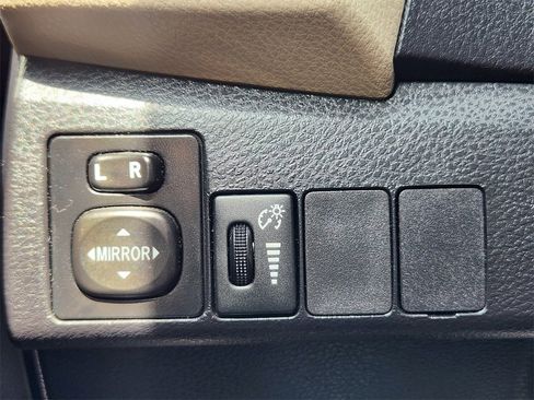 Used 2014 Toyota Corolla LE image 25