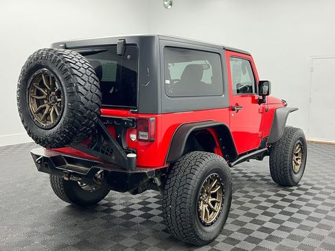 Used 2016 Jeep Wrangler Sahara w/ Connectivity Group AWD/4WD image 8