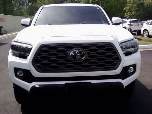 Used 2023 Toyota Tacoma TRD Off-Road w/ Technology Package image 15