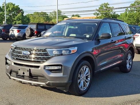 Certified 2023 Ford Explorer XLT w/ Equipment Group 202A AWD/4WD image 4