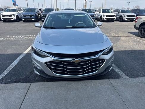 Used 2019 Chevrolet Malibu LT image 2