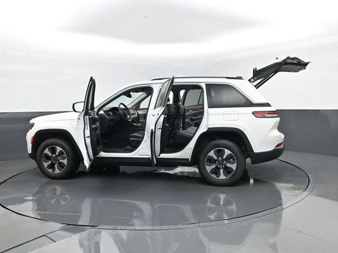 Used 2022 Jeep Grand Cherokee Limited 4xe w/ Luxury Tech Group II AWD/4WD image 34