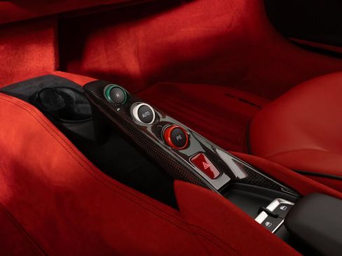 Used 2022 Ferrari F8 Tributo RWD image 39