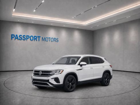 Used 2024 Volkswagen Atlas Cross Sport SE w/ Panoramic Sunroof Package FWD image 1