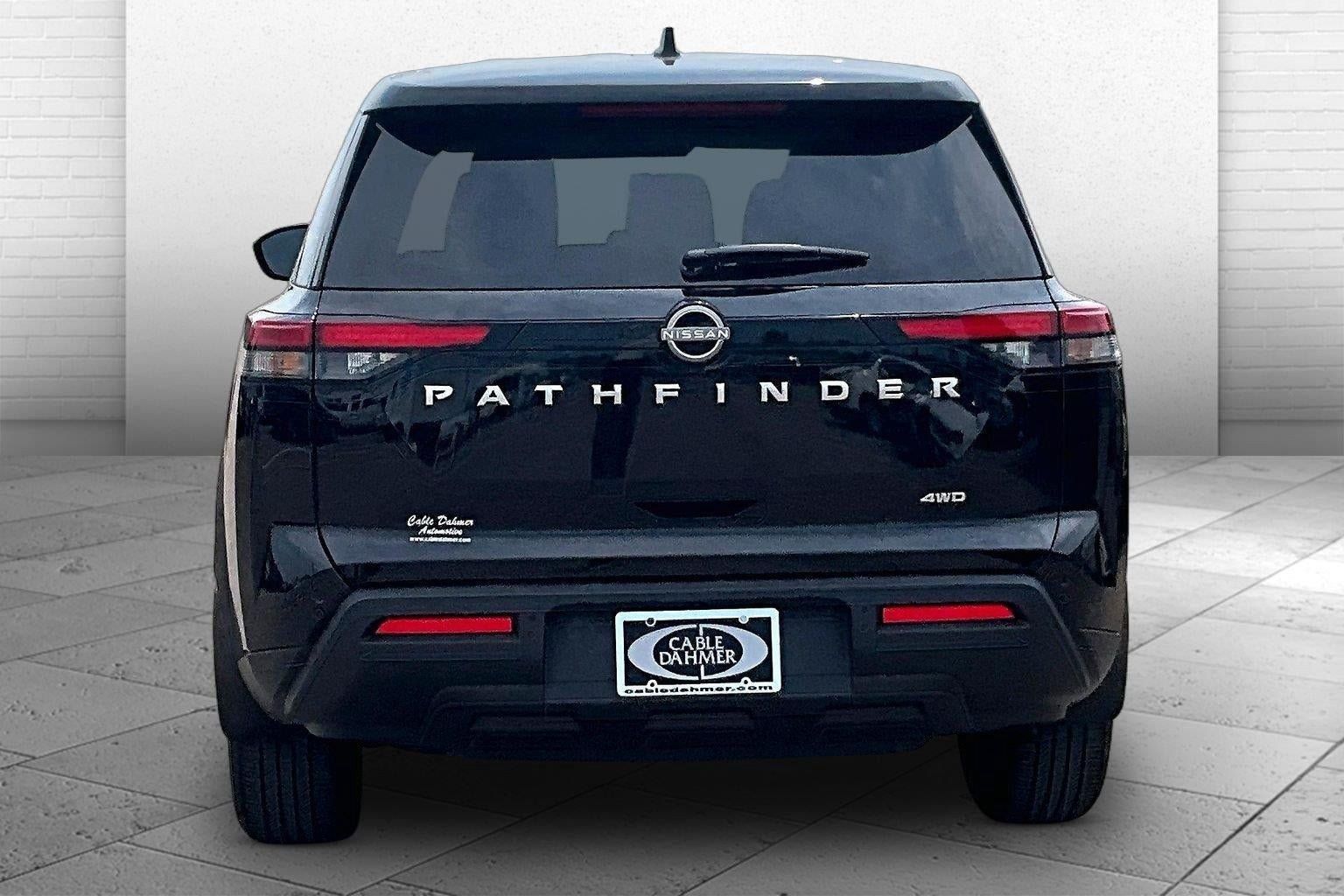 Used 2025 Nissan Pathfinder S AWD/4WD image 3