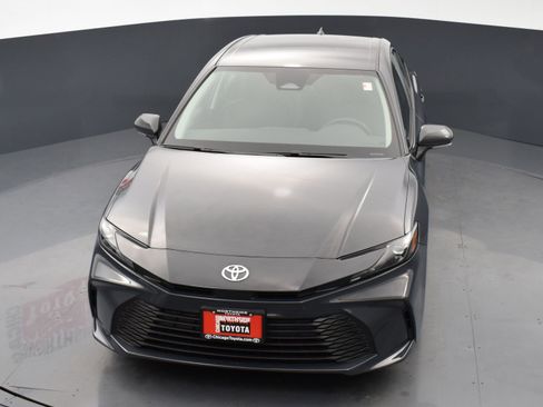 Used 2025 Toyota Camry LE image 23