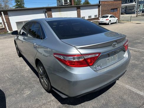 Used 2016 Toyota Camry SE FWD image 4