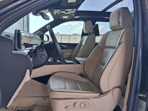 Certified 2023 Cadillac Escalade Premium Luxury w/ Performance Package AWD/4WD image 18