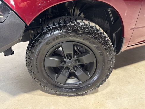 Used 2018 RAM 1500 Classic SLT AWD/4WD image 2