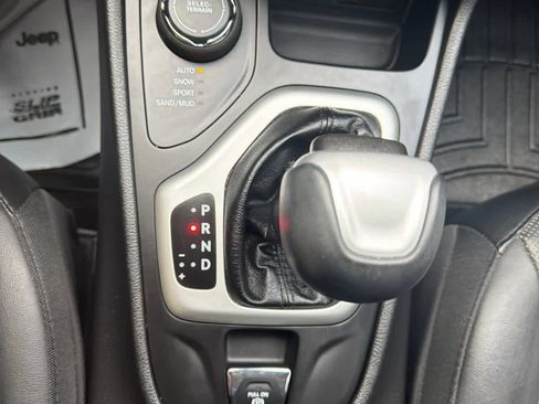 Used 2018 Jeep Cherokee Overland image 28